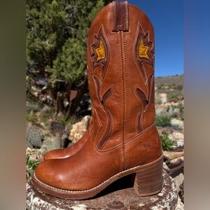 FRYE Campus Sabrina Floral Inlay Boots Vintage